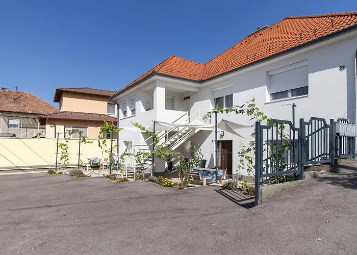 Deli Terasz B Apartman Free Parking, Self-Check-In Anytime