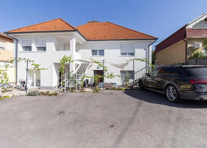 Deli Terasz B Apartman Free Parking, Self-Check-In Anytime