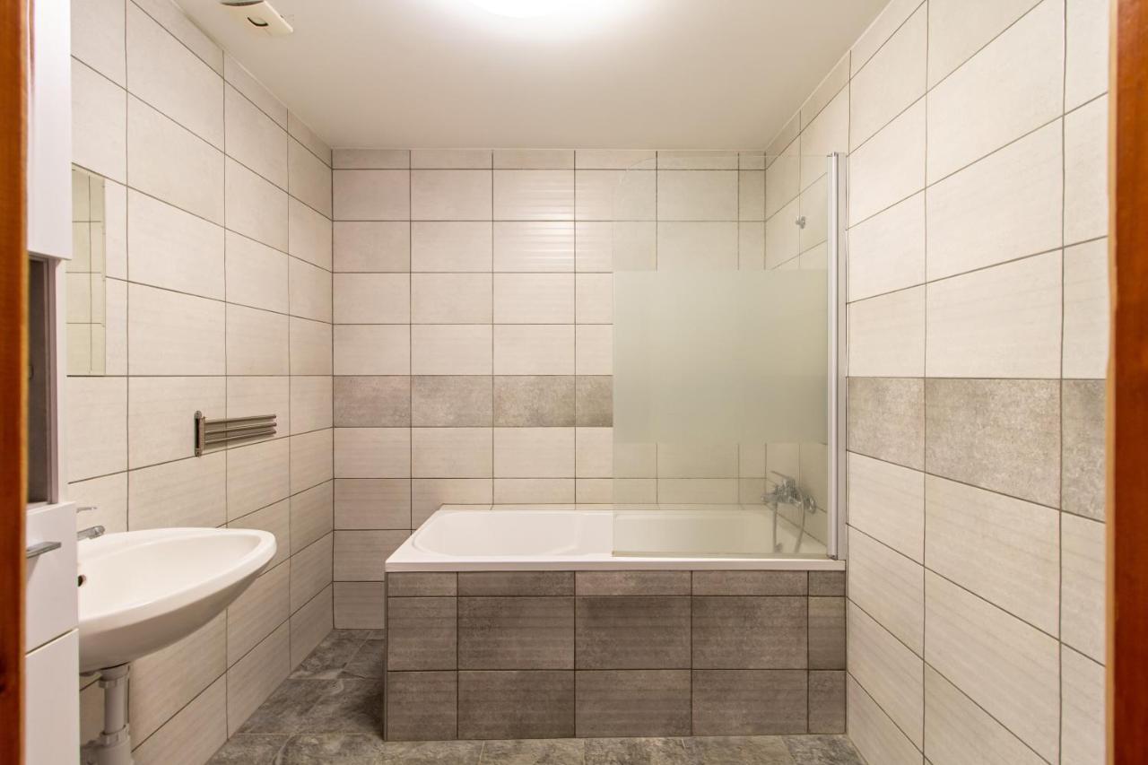 Deli Terasz B Free Parking, Self-check-in Anytime Apartment *