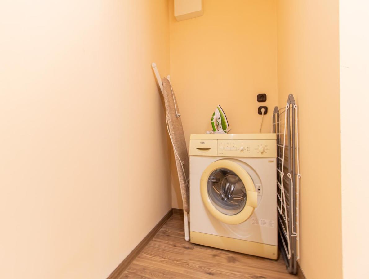 Deli Terasz B Free Parking, Self-check-in Anytime Apartmán *