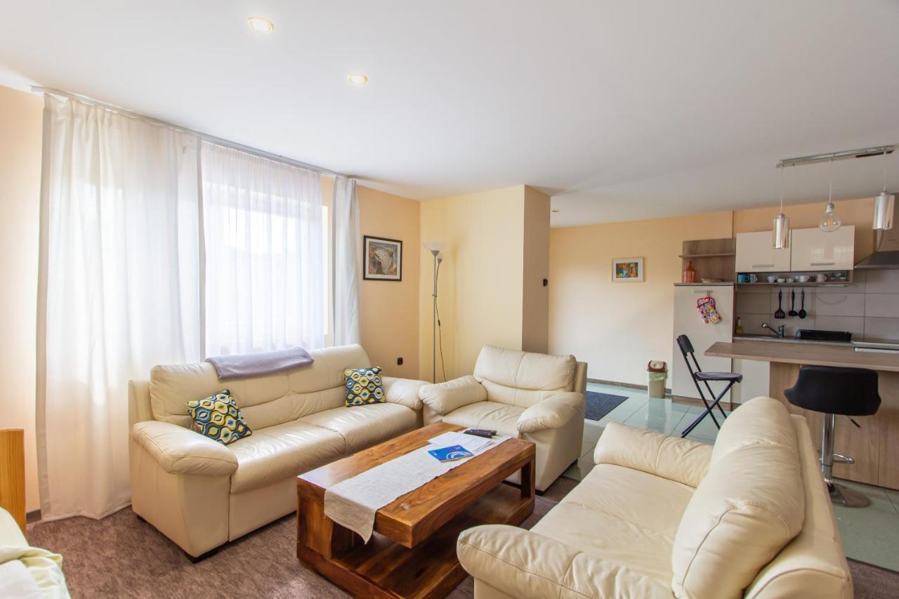 Deli Terasz B Free Parking, Self-check-in Anytime Apartment