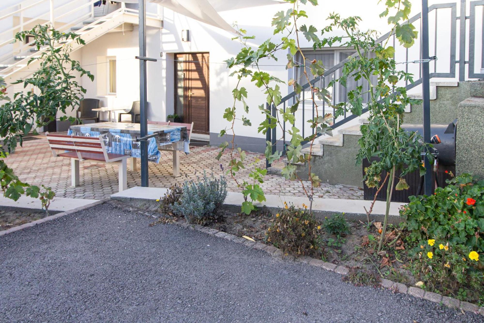 Deli Terasz B Free Parking, Self-check-in Anytime Apartment Győr