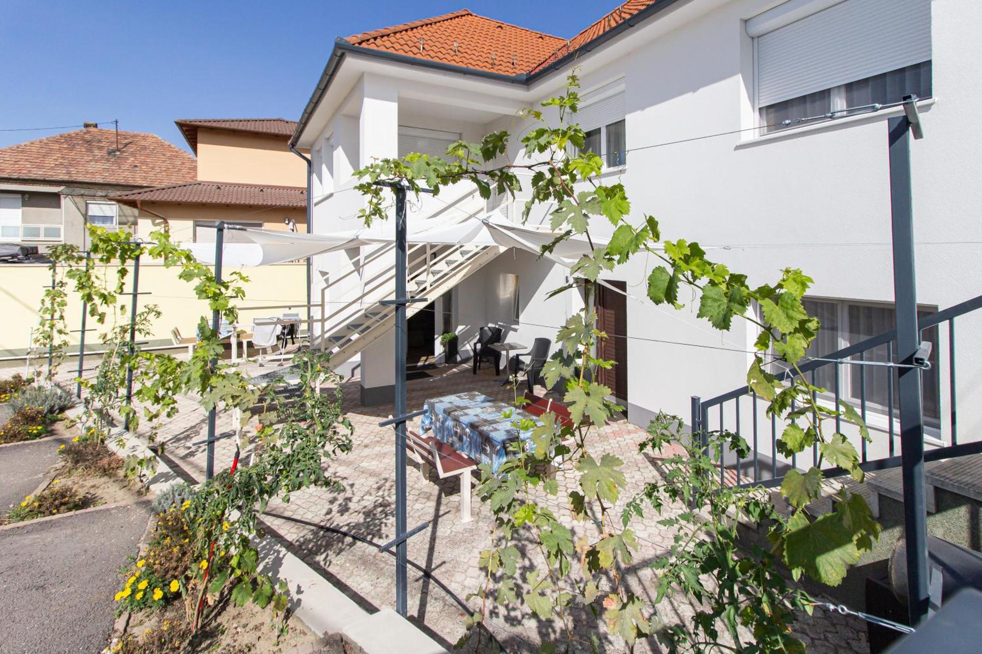Apartment Deli Terasz B Free Parking, Self-check-in Anytime *